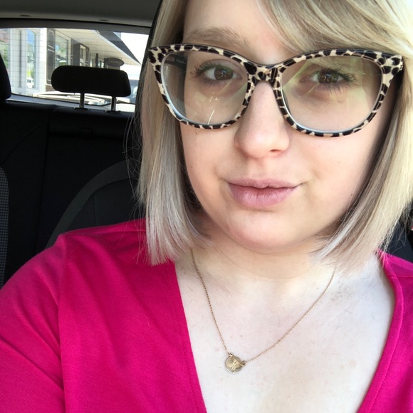 Meet your Posher, Kelsey - Picture 2 of 3